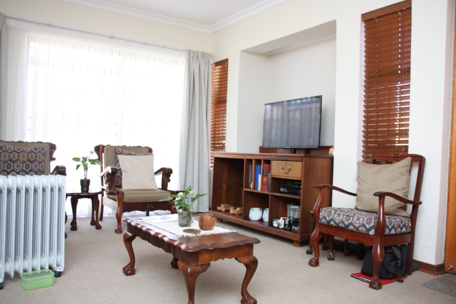 2 Bedroom Property for Sale in Langenhovenpark Free State